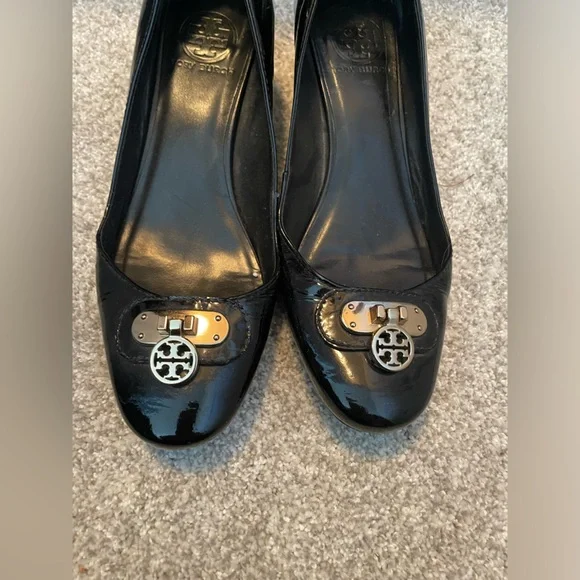 Tory Burch black patent leather pumps - Picture 2 of 7